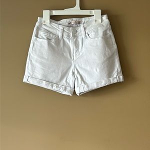 Women’s size 0, waist size 24 ,white Kohl’s Jean shorts